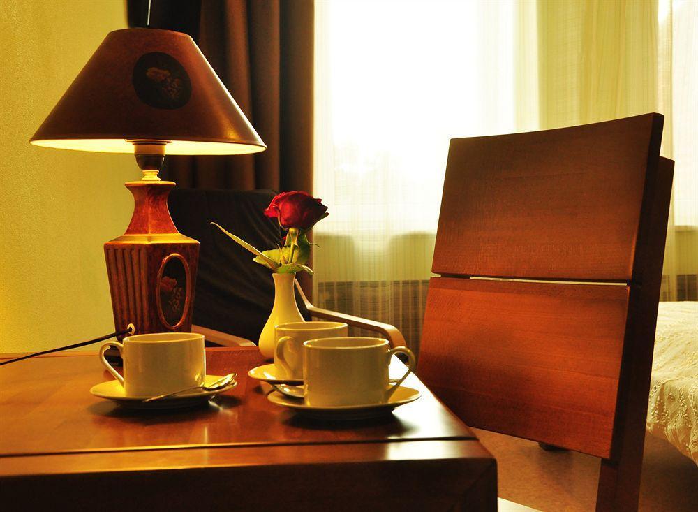Hotel An-2 Kharkiv Extérieur photo