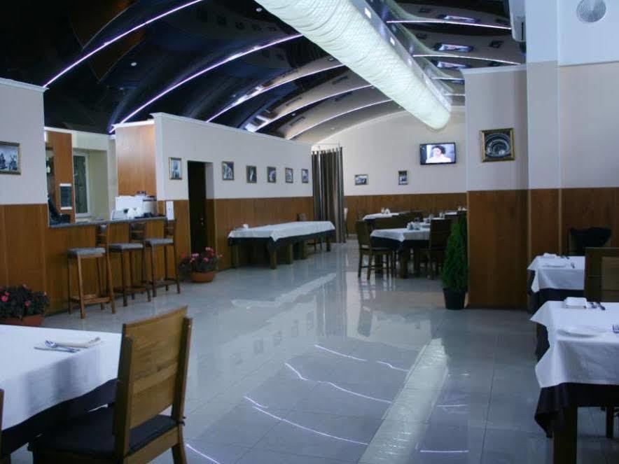 Hotel An-2 Kharkiv Extérieur photo