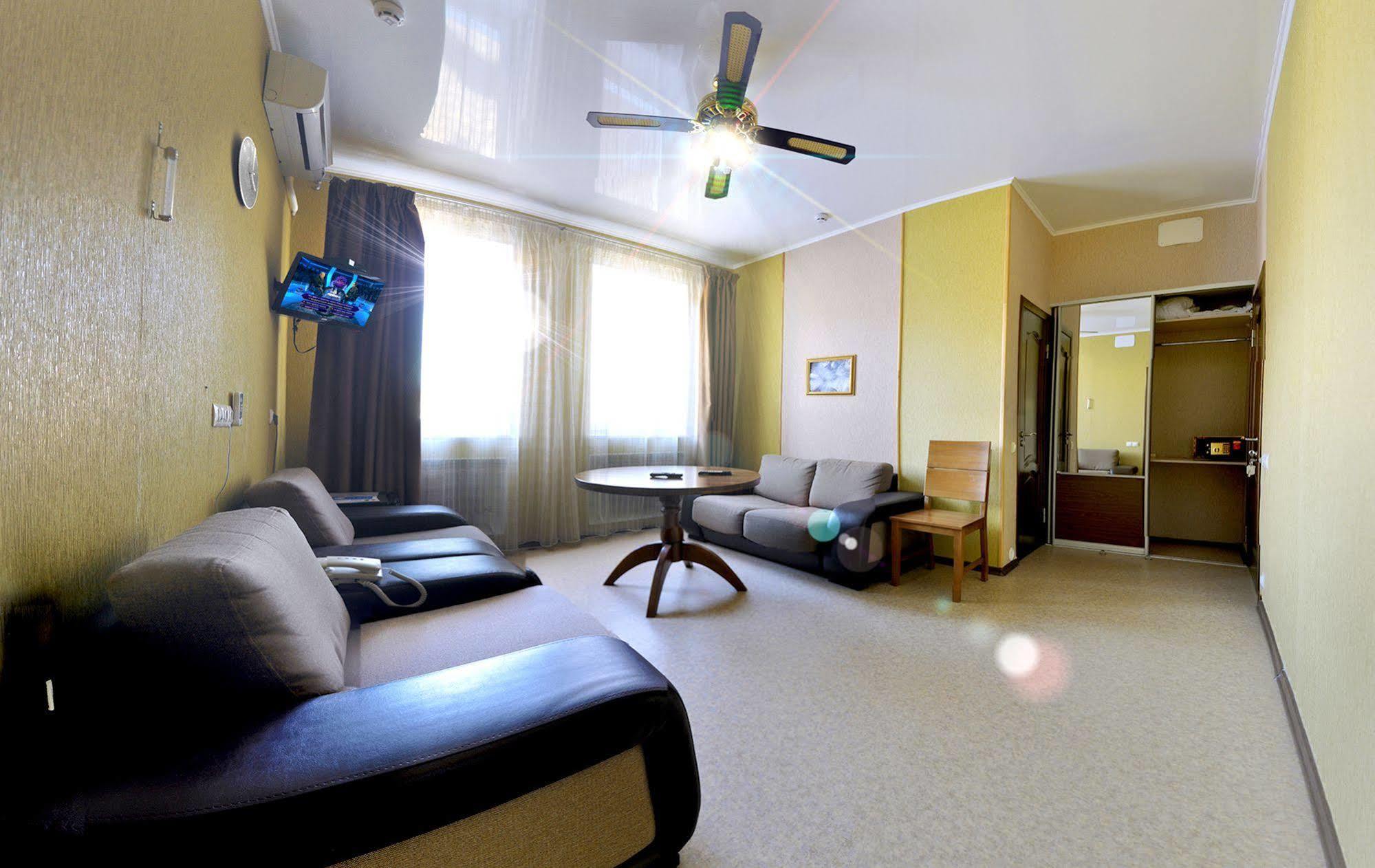 Hotel An-2 Kharkiv Extérieur photo